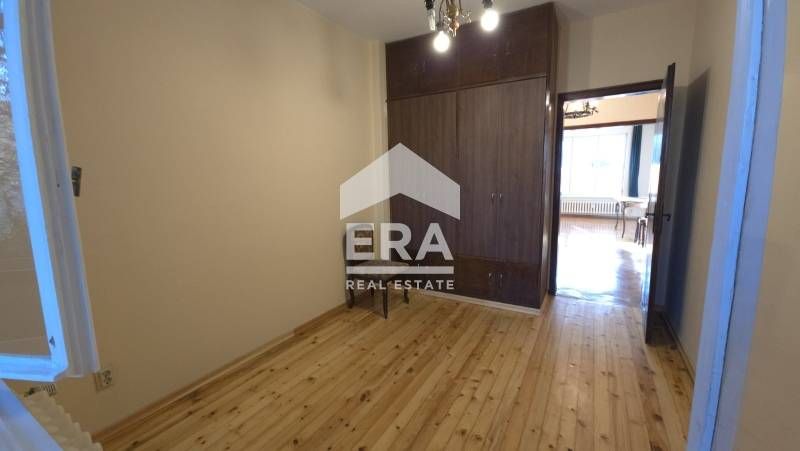 Ексклузивно! Ера Тера предлага за продажба голям двустаен апартамент,