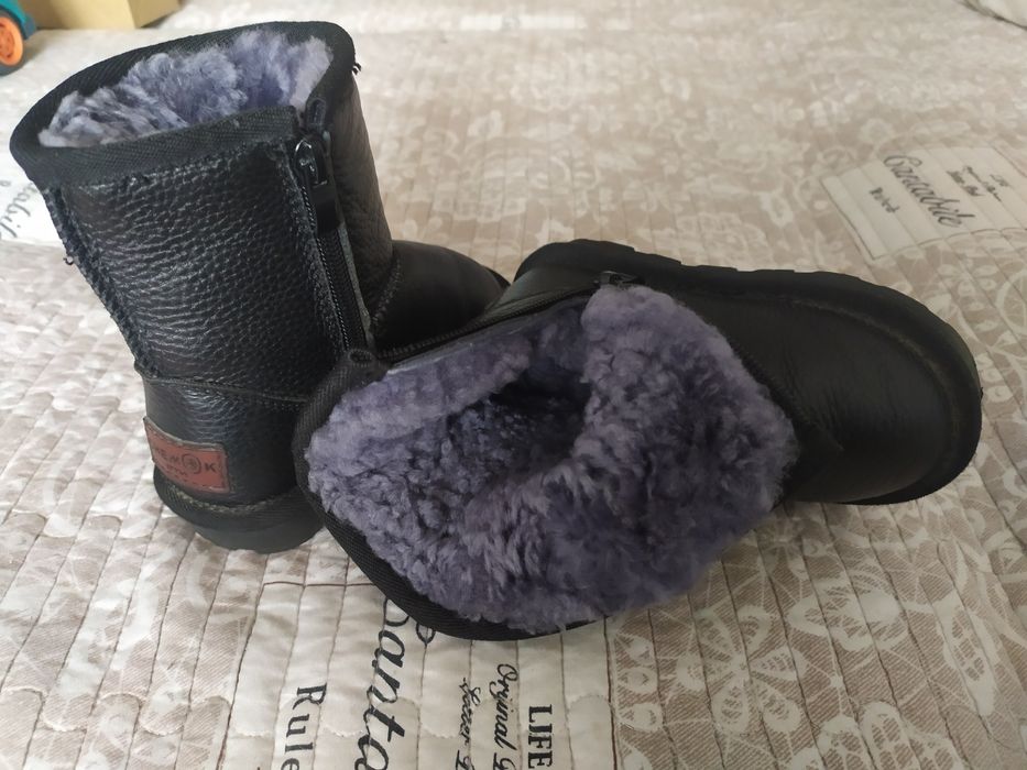 Продам детские угги