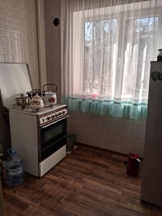 Продаётся  2хкомнатная квартира 2ой этаж сквозная. 24000дол