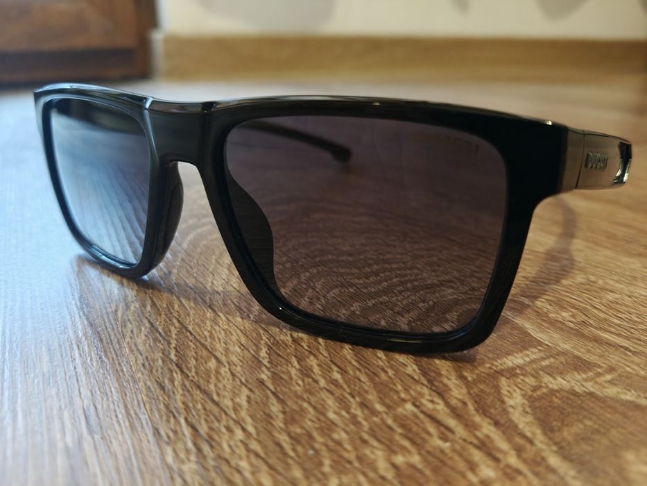 Оригинални слънчеви  очила Carrera Ducati