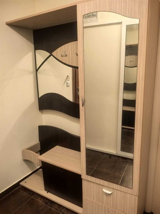 Разтегателен диван, холна маса, портманто