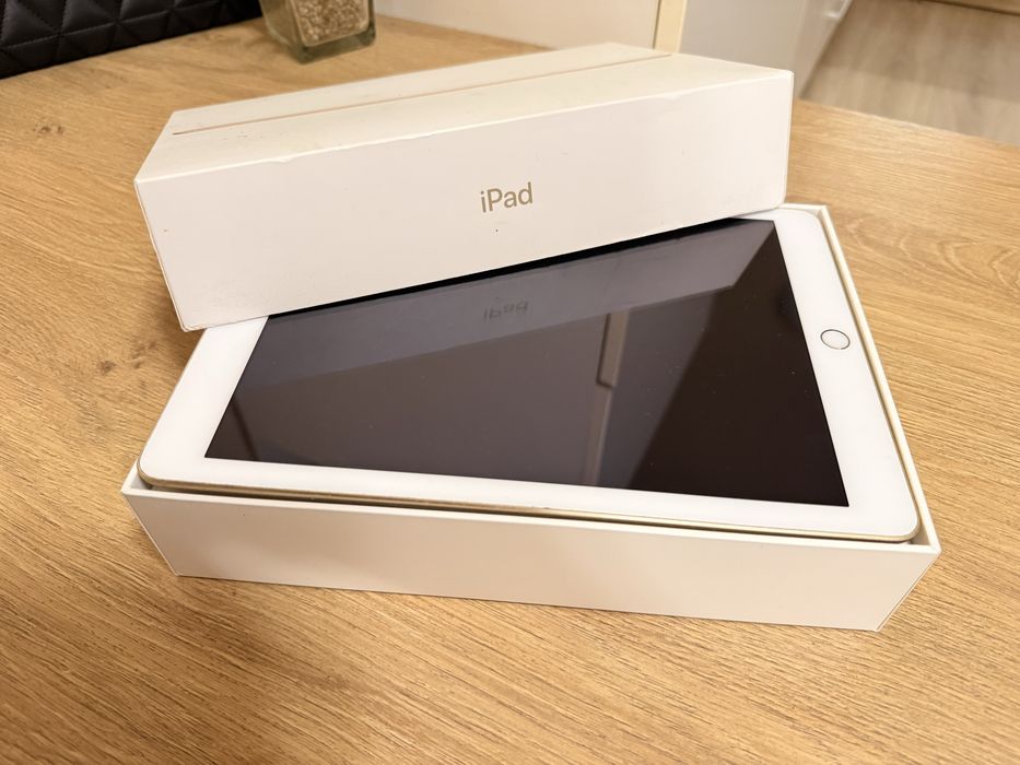 Таблет втора употреба Apple iPad 5th Gen (A1822) WiFi, Apple A9, 9.7", 32 GB