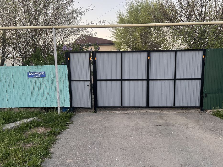 Продается дом с участком