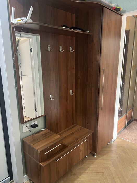 Продам шкаф в прихожую