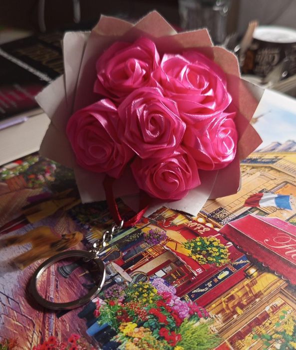 Ключодържател със сатенени рози!