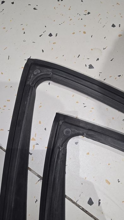 уплотнитель мерседес 124