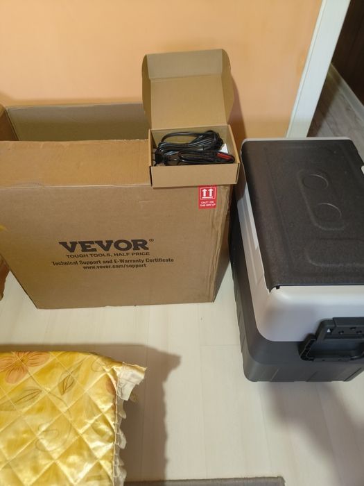 Хладилник фризер VEVOR на 12/24 волта