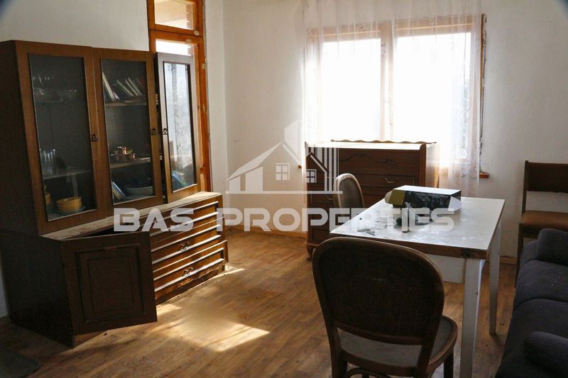 Къща в София, област-гр.Костинброд площ 210