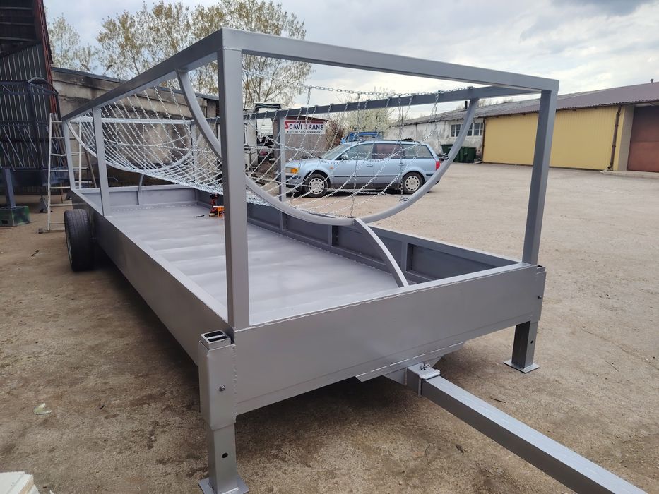 Hrănitor mobil pentru bovine.