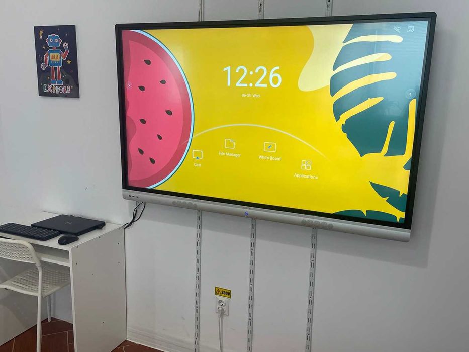 Display Interactiv  xTouch cu diagonala de 65” | 165 cm