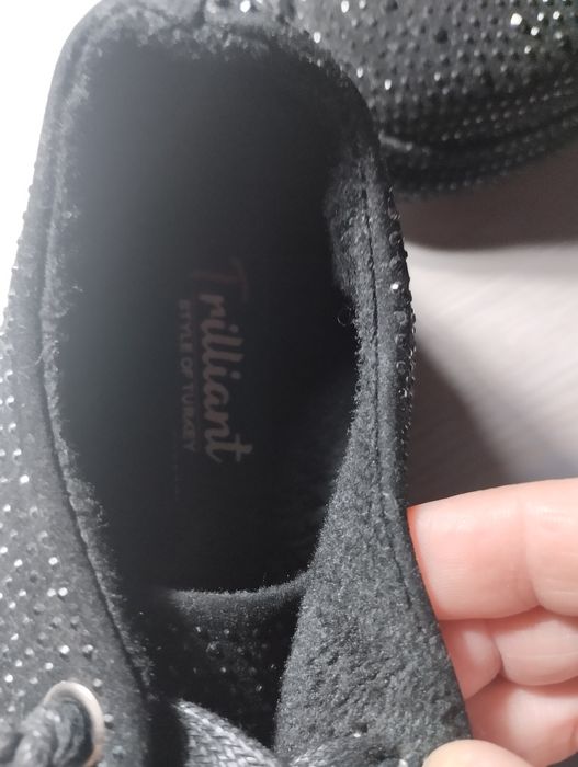 Продам кроссовки стразами