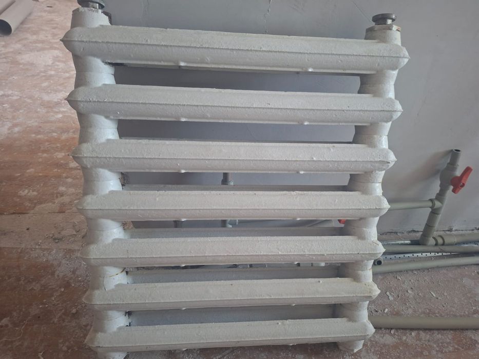 Продается чугунные  батареи