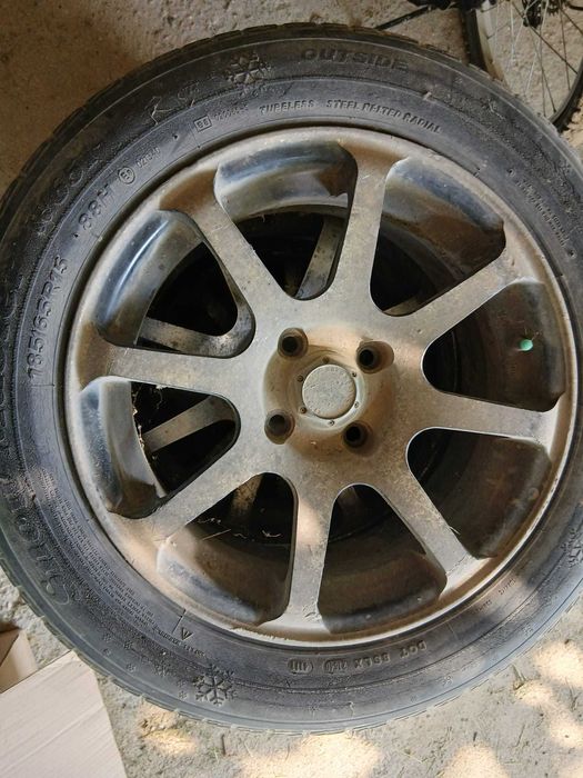 2 buc  anvelope vara Hankook 225 60 R 17 99H stare buna  200 lei + 2 anv iarna uzate gratis si 4 jenti  R15 cu anvelope iarna uzate  185 65  300 lei