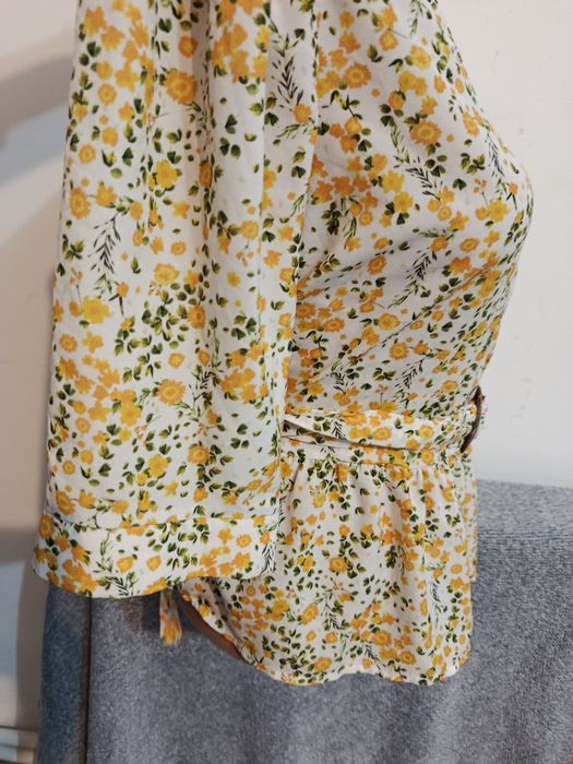 Bluza eleganta romantica cu floricele galbene model baby doll mărimea S-M