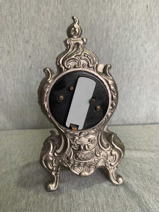 стар настолен часовник