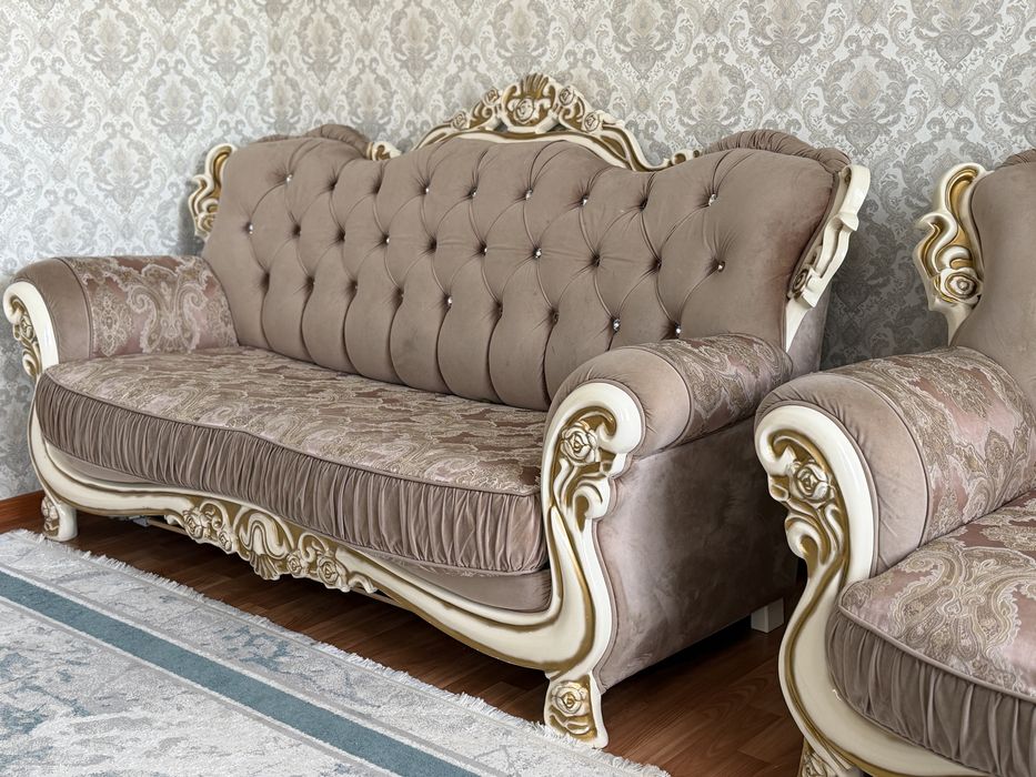 Диван королевский