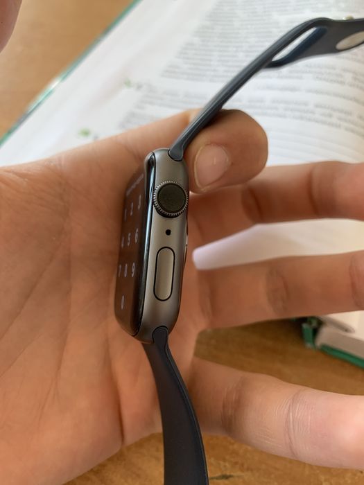 Эпл вотч серия 4 найк серый металл