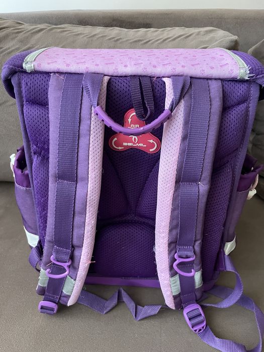 Продавам ученическа раница