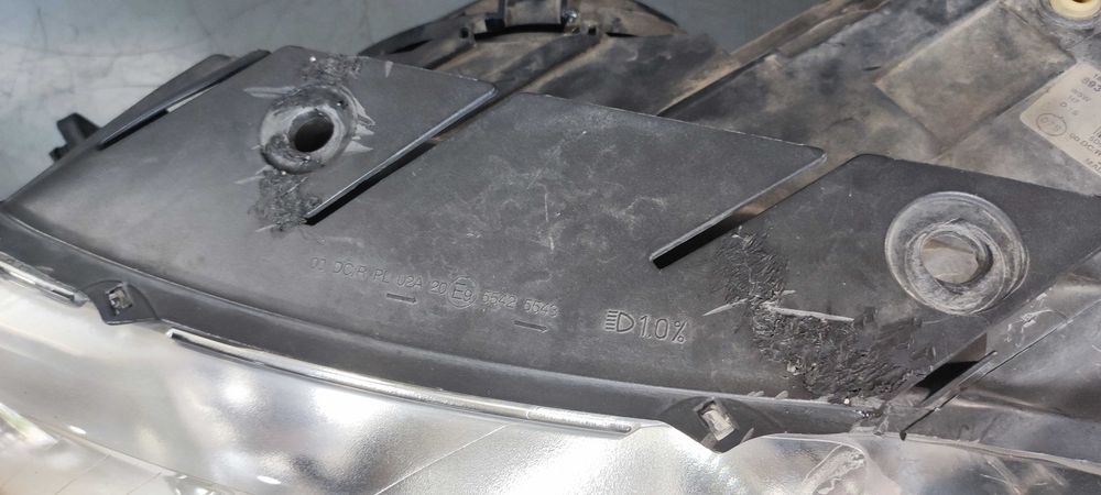 Far xenon stanga volkswagen vw passat b6 sedan cu mici defecte