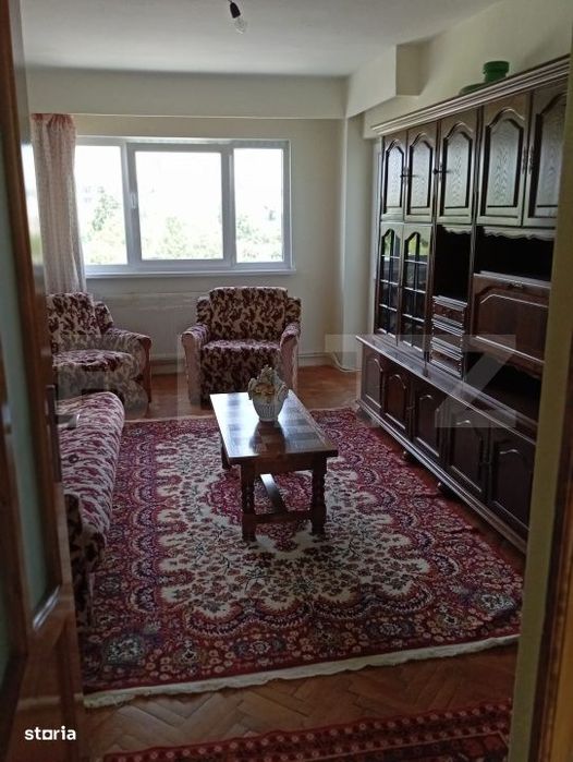 Apartament decomandat cu 3 camere, 69 mp,balcon, etaj 6 cu lift, Dealu — fotografia 2