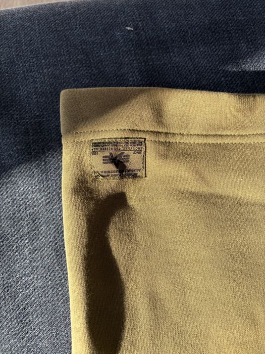 Alpha industries- S, FRED PERRY - M