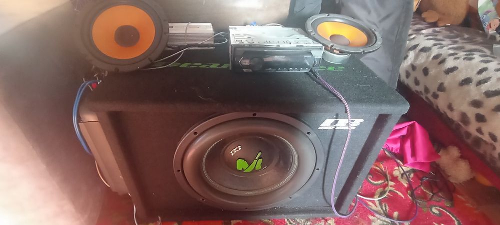 Сабвуфер +магнитолла