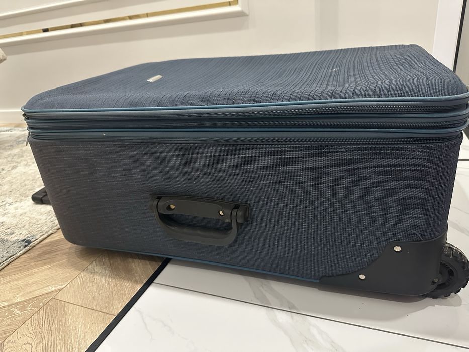 Продается большой чемодан