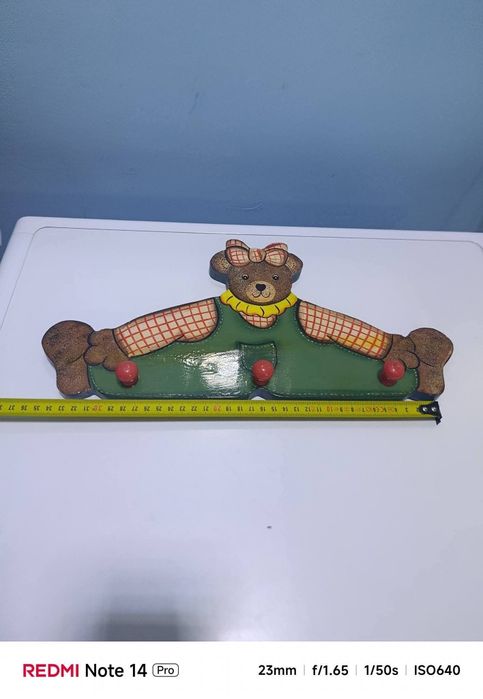 Стара дървена закачлка ръчно рисувана