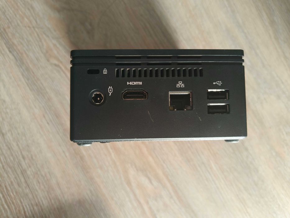 Mini PC Gigabyte BRIX GB-BXBT-1900 4GB RAM 60GB SSD WiFi Bluetooth