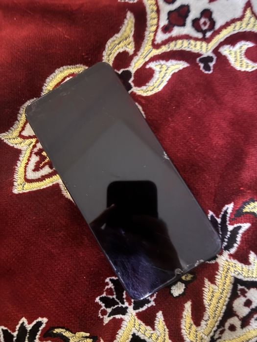 Realme c51 есть трешина и логает
