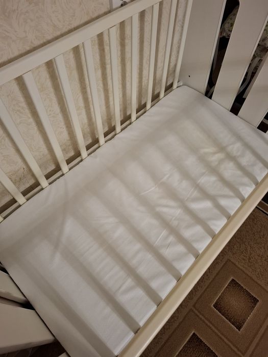 Деревянная детская кроватка