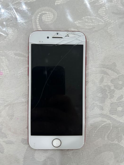 iPhone 7 почти целый
