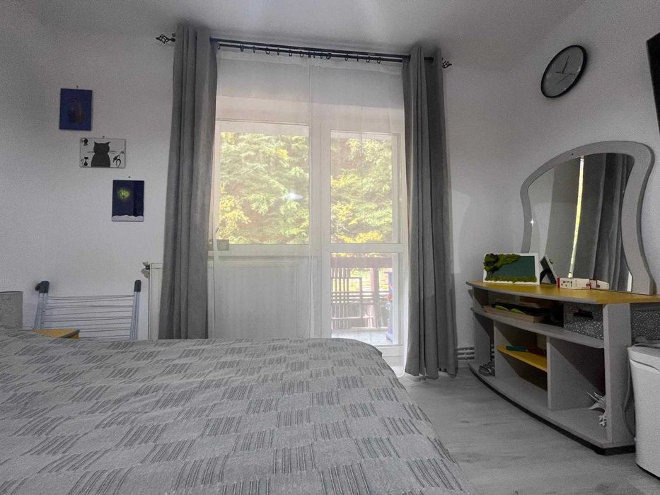 Vand apartament 3 camere spațios în Slănic Moldova la poala muntelui