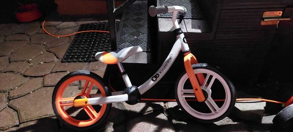 Tricicleta /  / bicicleta / bob / casuta