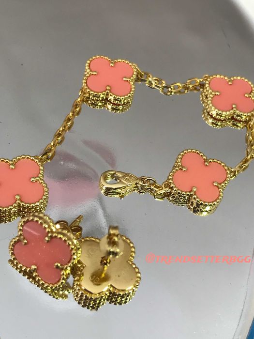 Розов комплект Van Cleef – гривна и обеци