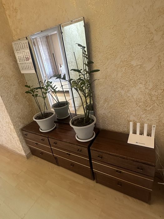 Шкаф с зеркалом продаю