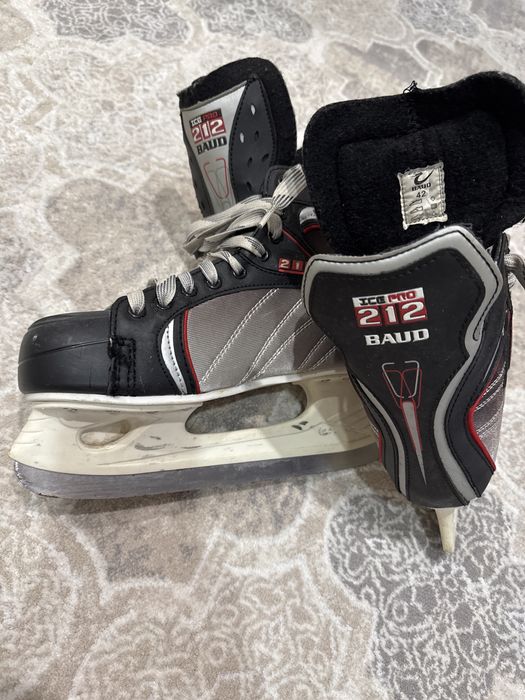 Продам коньки хоккейные