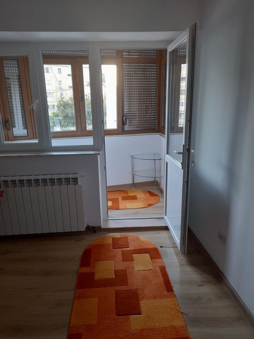 Proprietar, închiriez garsonieră