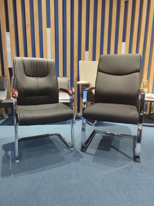 Kreslo sotiladi.Офисное кресло стул для посетителей лехи