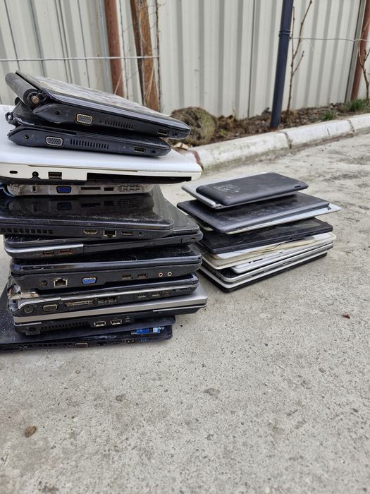 Laptopuri tablete de piese la preț super !