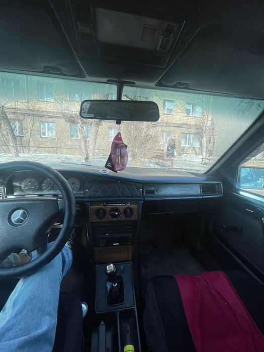 Мерседес 190.