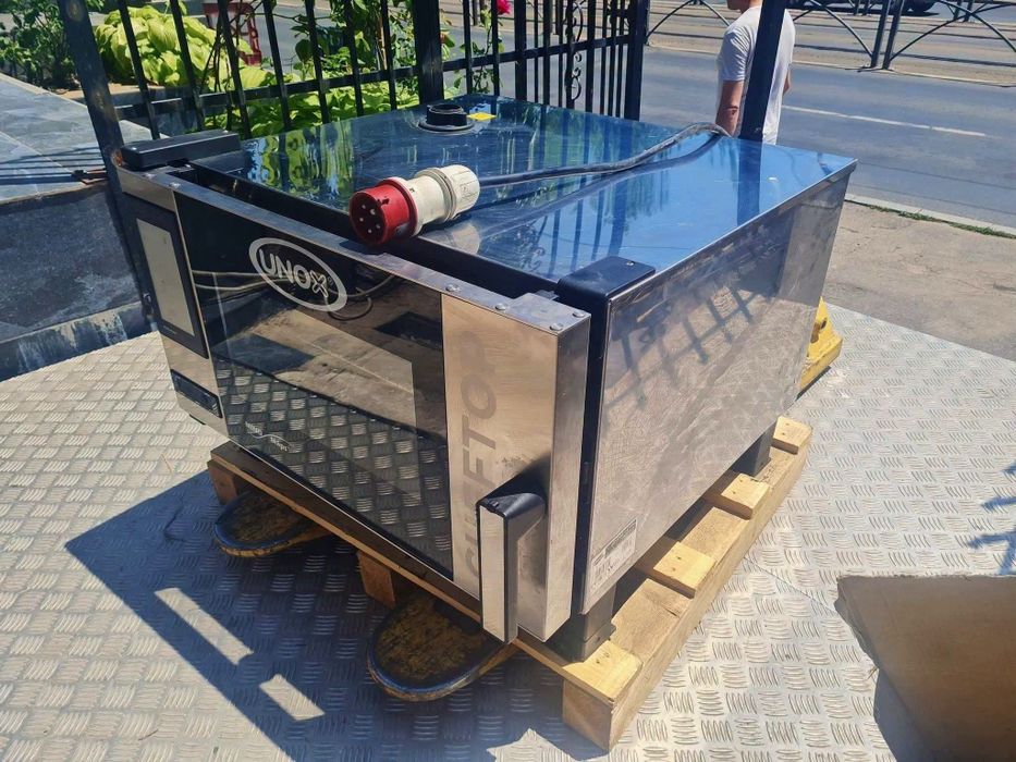 Cuptor profesional gastro, gastronomic Unox digital 2022 gastronomie, convectie 3 tavi