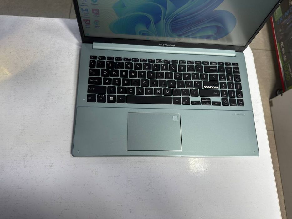 Asus core i3-N305 DDR5 8/256 SSD ideal holatda