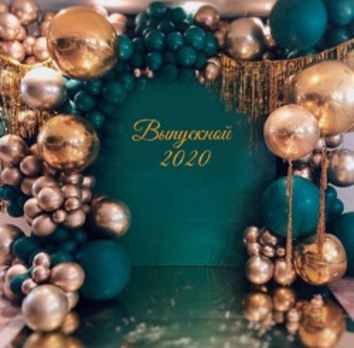 Оформление фото зоны шарами на выпускной .