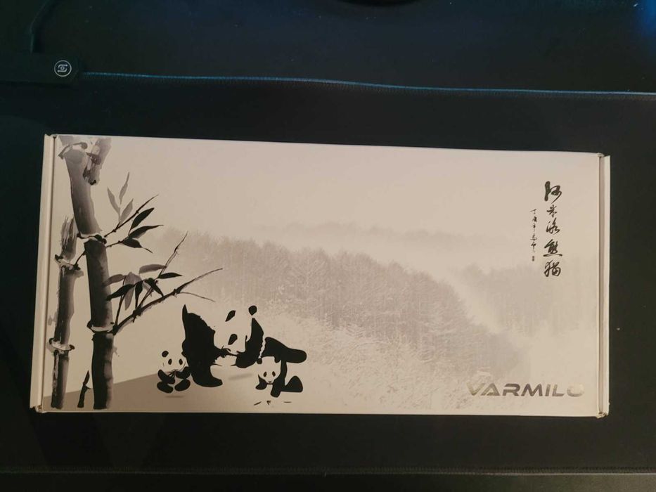 Продавам "Varmilo x Ducky Miya Pro" със сини switches. Цена 250 лв.