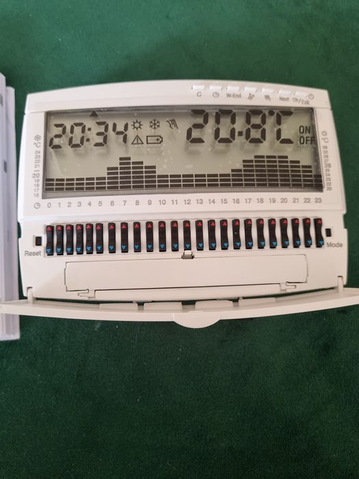 Термостат за парно и климатични системи