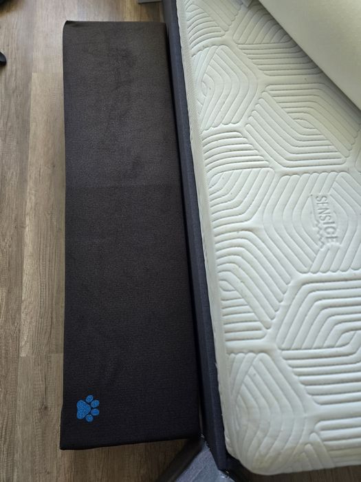 Продава стъпало за сляпо кученце .