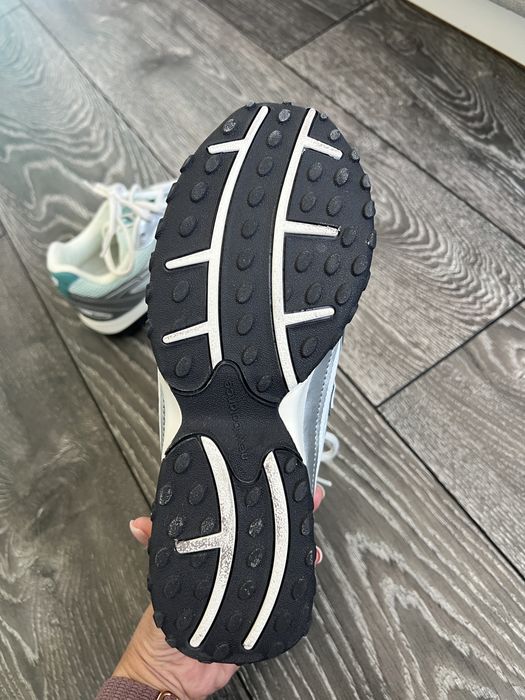 New Balance 204L