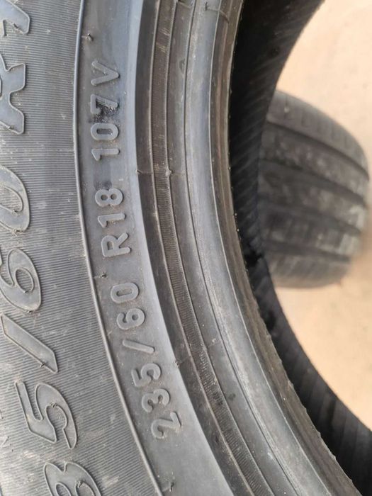 2 Pirelli R18 235/60 Летни гуми  DOT1419