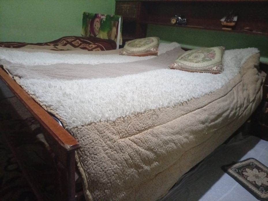 Мебель хорошем состоянии производства Венгрия красный дерево